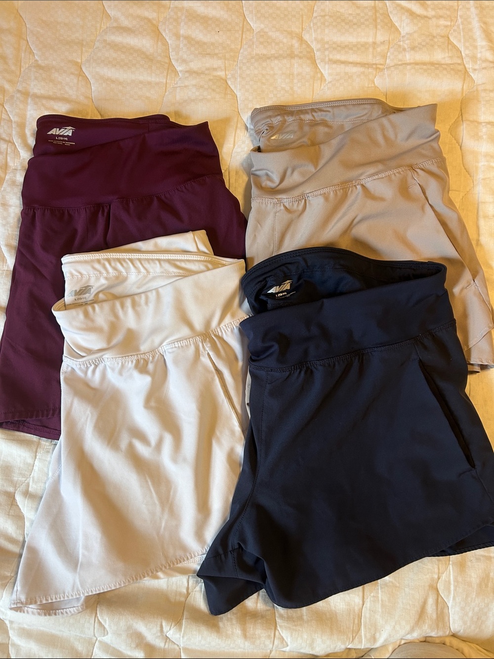 Avis women’s athletic shorts-Sz L
